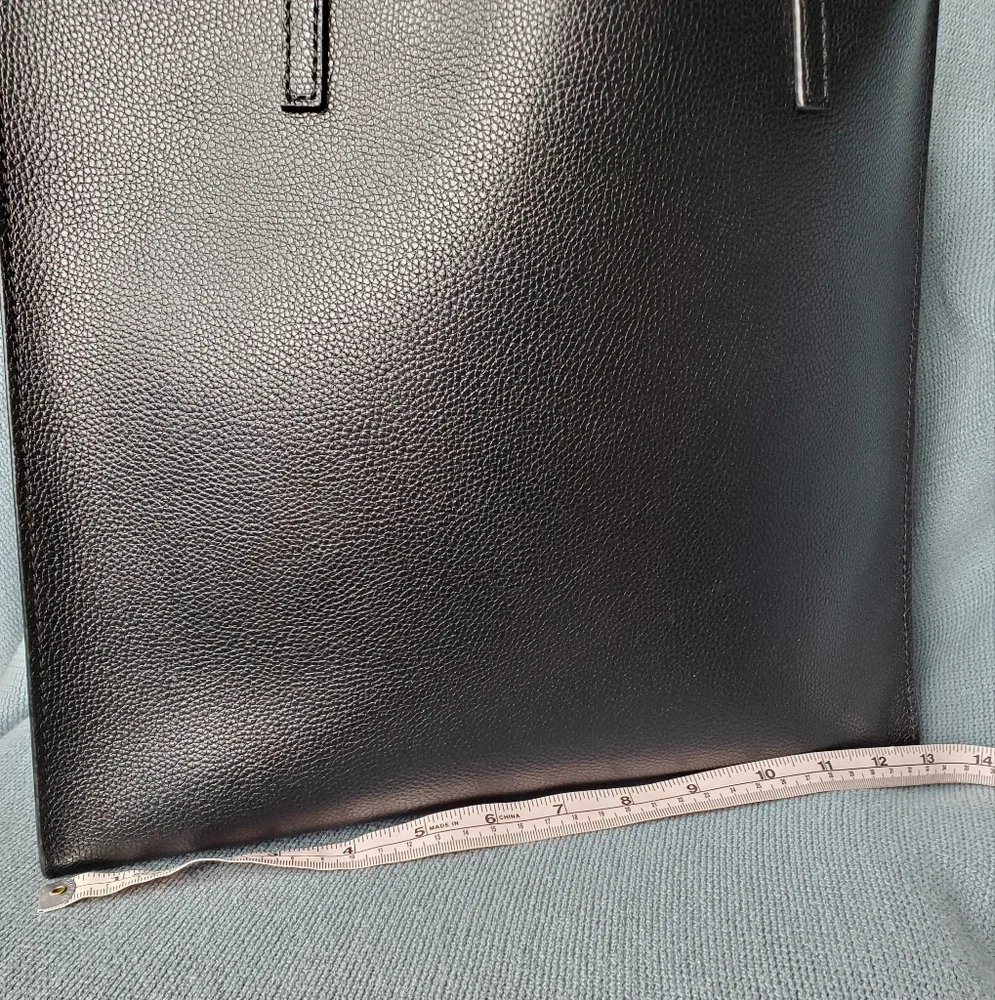 Marc Jacobs Black Leather Tote Sleek Design - Picture 9 of 16
